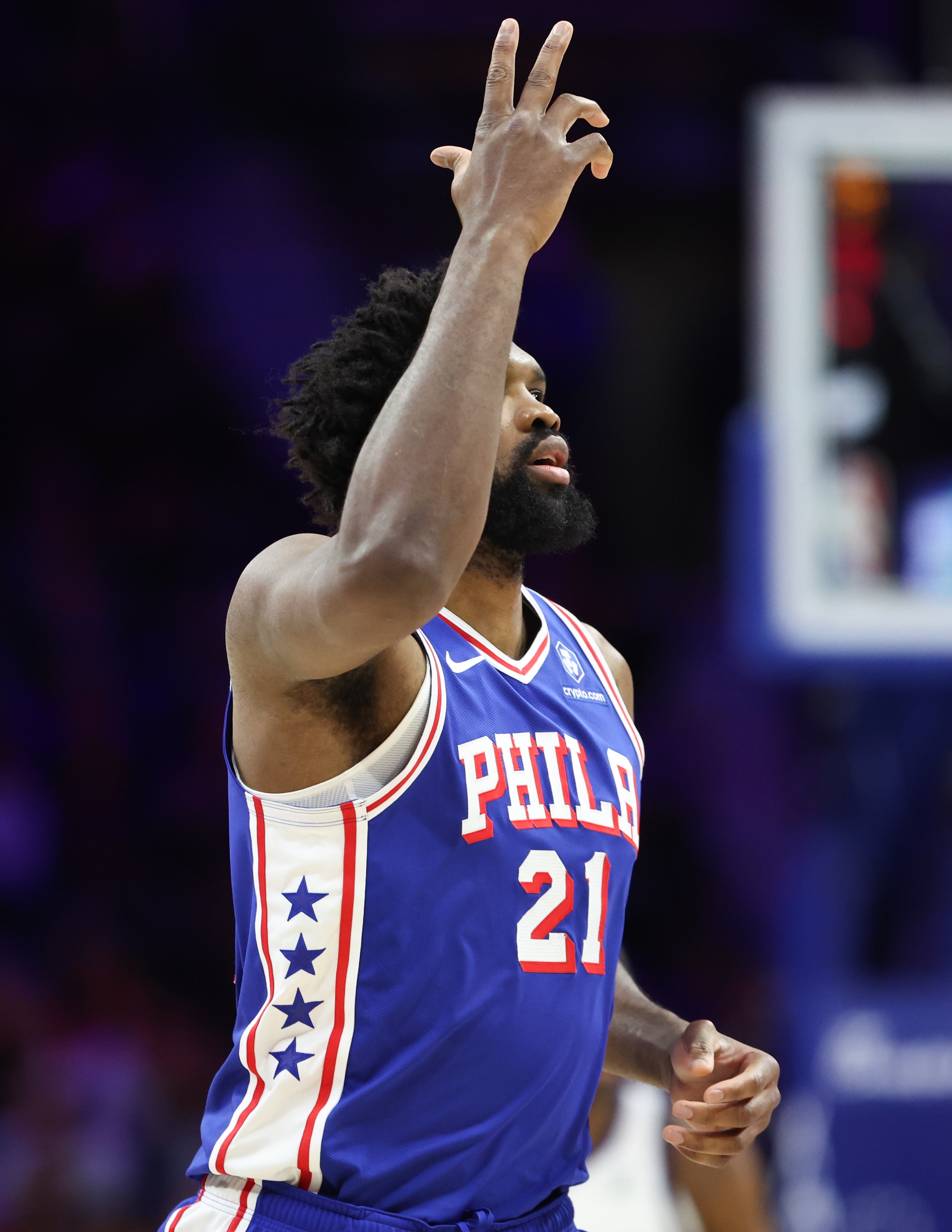 九游体育-恩比德复出后的两场场均32分6板4.5助1.5帽 投篮55.6% 三分66.7%